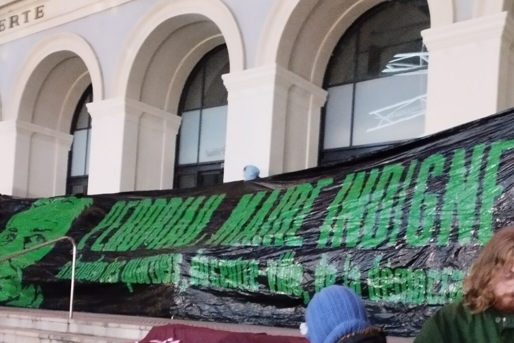Pôt de départ du comité Défaite devant l'hôtel de ville de Saint-Etienne